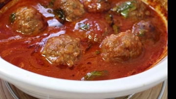 Domates Soslu Kaşarlı Köfte Tarifi ve Malzemeleri Domates Soslu Kaşarlı Köfte Tarifi ve Malzemeleri